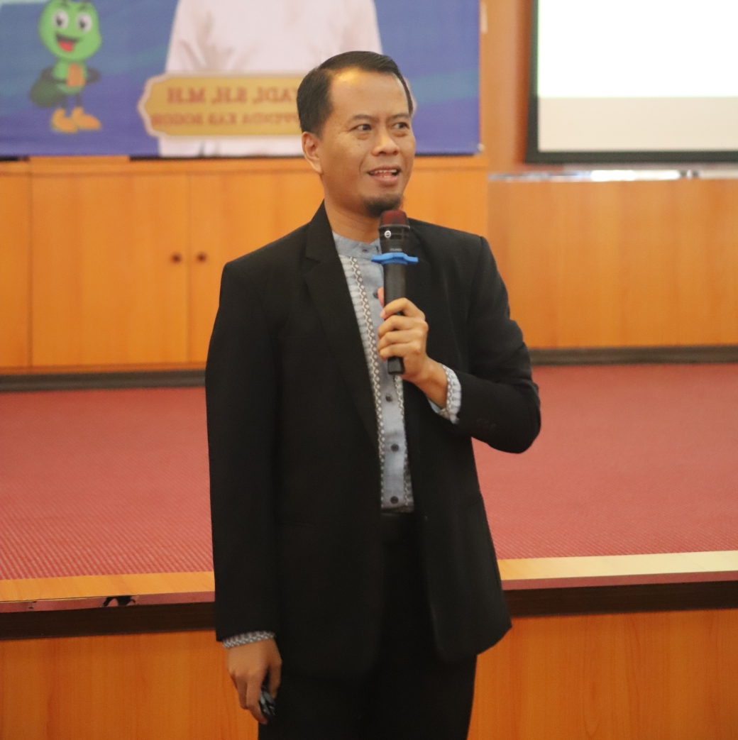 Public Speaking : Seni Berbicara yang Menggerakkan Pikiran dan Hati